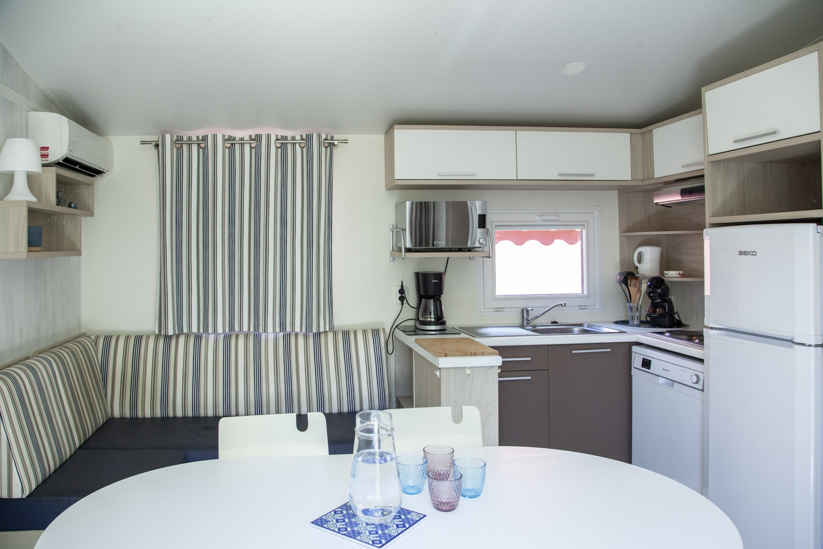 mobile home interieur 6 personne vias